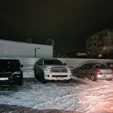 Mall Luxury Apartments Bacau Bagian luar foto