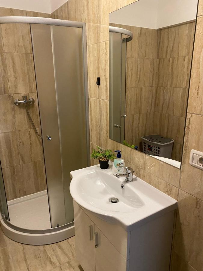 Mall Luxury Apartments Bacau Bagian luar foto