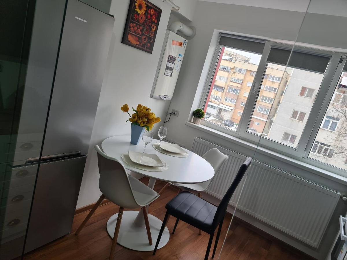 Mall Luxury Apartments Bacau Bagian luar foto